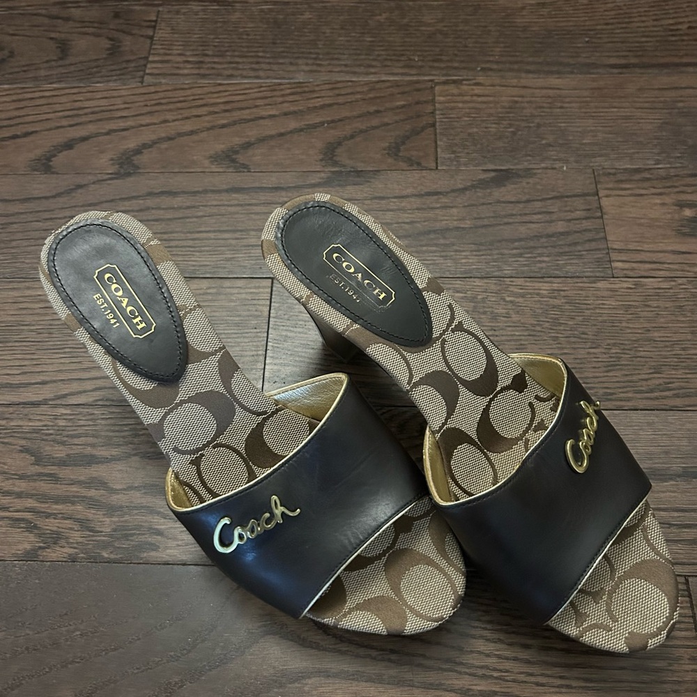 Coach Women's Black and Gold Signature Sandals